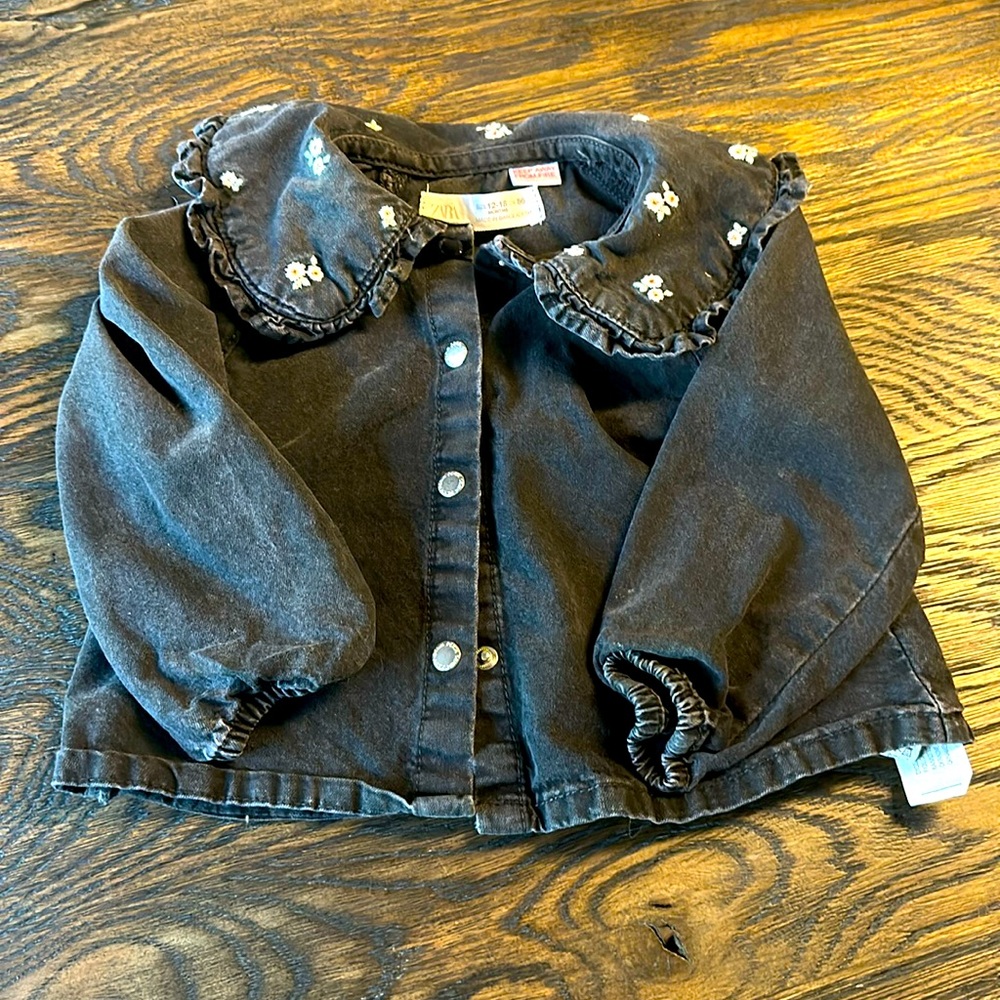 Zara kids Black Button Down Denim Toddler Jacket with Daisies- 12-18mo